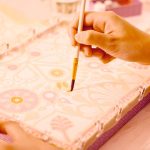 Következő    AGA - Atelier Grands Augustins Műterem 11 - Selyem festés, Mandalák - Atelier 11, Silk Painting