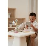 Little Dutch emeletes sütemény kínáló