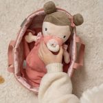 LITTLE DUTCH ROSA BABA MÓZESKOSÁRBAN - ÚJ RUHÁBAN 