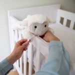 Zazu – LIZ zenélő, nyugtató plüssbárány